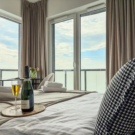 Urban Global - 13th Floor No 24 - Air Condition - Balcony - Free Garage - Luxury