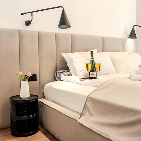 Urban Global - 13th Floor No 24 - Air Condition - Balcony - Free Garage - Luxury