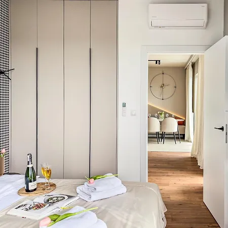 Urban Global - 13th Floor No 24 - Air Condition - Balcony - Free Garage - Luxury Katowice