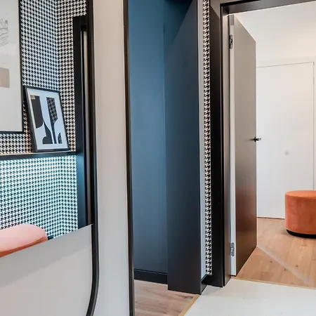 Urban Global - 13th Floor No 24 - Air Condition - Balcony - Free Garage - Luxury