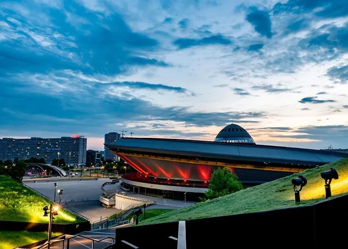 Urban Global Premium 13th Floor No 24 Free Garage Self Check-in, No Deposit *