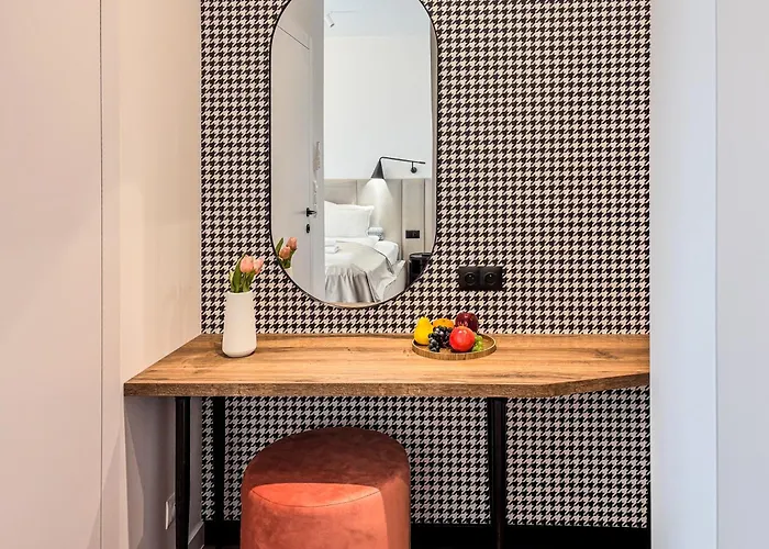 Urban Global Premium 13th Floor No 24 Free Garage Self Check-in, No Deposit