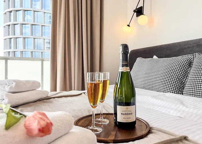 Urban Global Premium 13th Floor No 24 Free Garage Self Check-in, No Deposit *